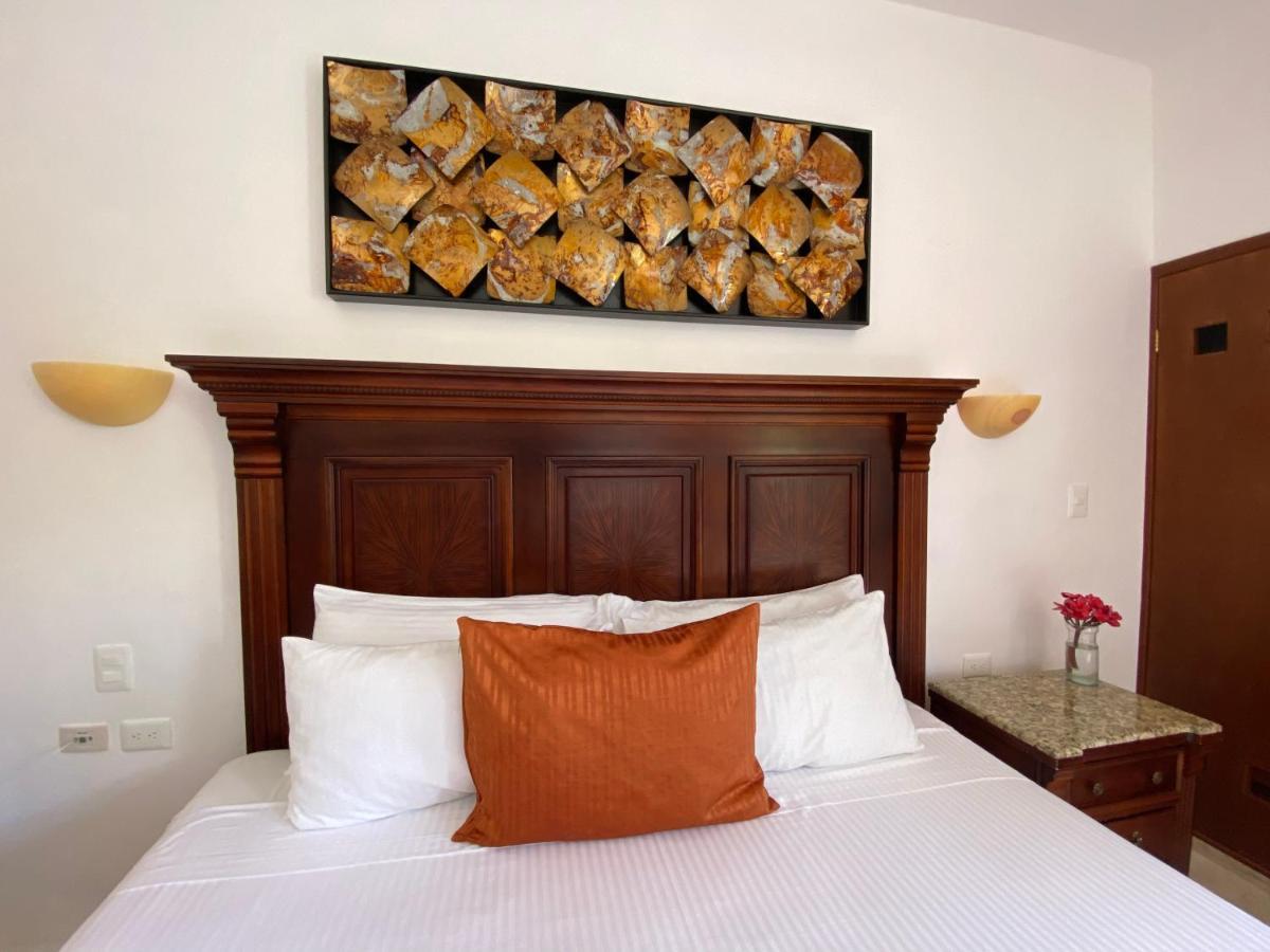 Hotel Las Golondrinas Playa del Carmen Exterior photo